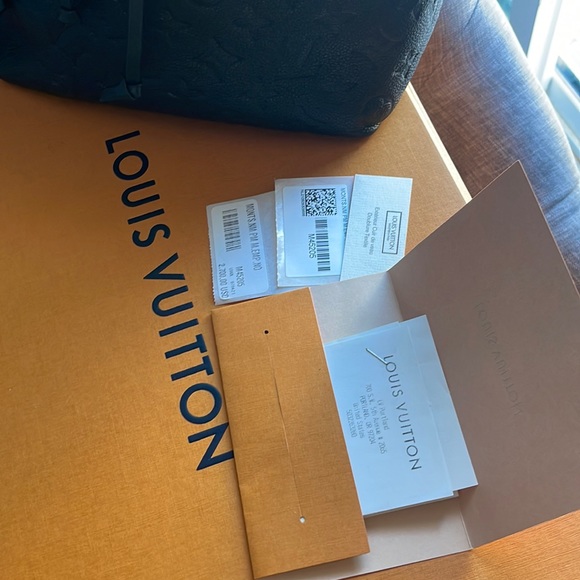 Louis Vuitton Montsouris Backpack in Monogram Empreinte Leather in Black - Picture 4 of 5